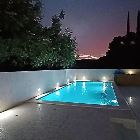 Luxory *