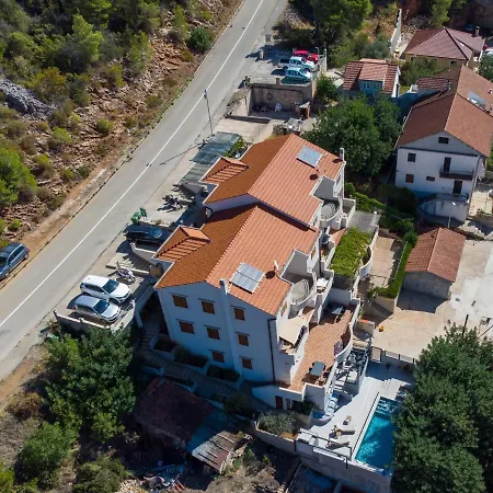 Luxory * Jelsa (Hvar)